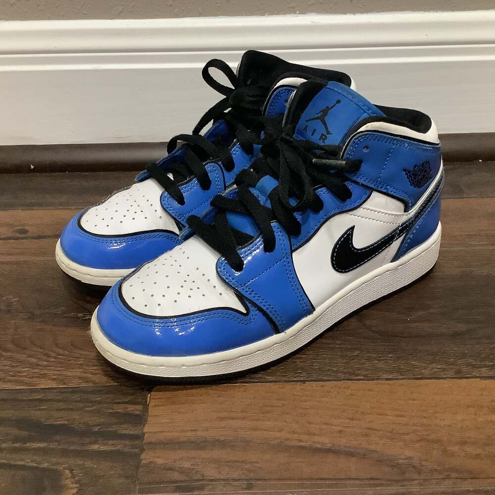 Nike Air Jordan 1 Mid SE 'Signal Blue' Youth 5 Sneakers
